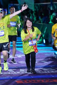 BIB: 4717, 3976
                            <button type="button" onclick="openModal(26224916)" class="btn btn-primary btn-sm float-right btn-popup" data-toggle="modal" data-target=".modal-high-quality">
                        <i class="fas fa-shopping-cart"></i> Add to Cart
                    </button>
                                            <button type="button" onclick="isThisMe(26224916, true)" class="btn btn-success btn-sm float-right btn-popup btn-isme hidden" data-toggle="tooltip" data-placement="bottom" title="นี่คือรูปของคุณใช่ไหม คลิกที่นี่เพื่อเอาเข้าอัลบั้ม">
                        <i class="fas fa-plus"></i> Add to album
                    </button>
                    <button type="button" onclick="isThisMe(26224916, false)" class="btn btn-warning btn-sm float-right btn-popup btn-isnotme hidden">
                        <i class="fas fa-ban"></i> Remove from album
                    </button>